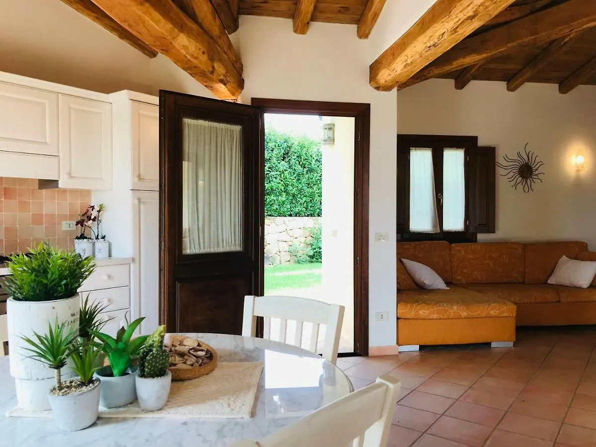 Villa vista mare con piscina San Teodoro  Italia